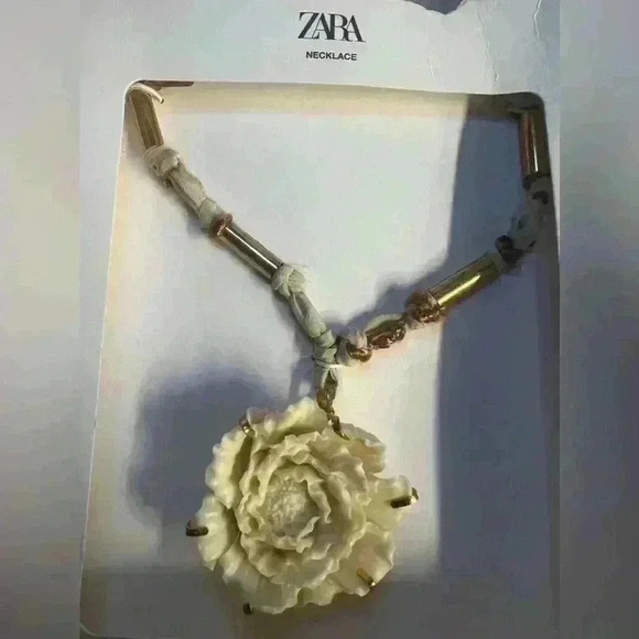 🔥🔥Zara flower necklace - Picture 5 of 6